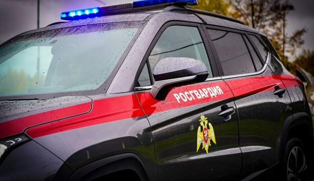 Столичные росгвардейцы задержали мужчину за попытку кражи телевизора из супермаркета